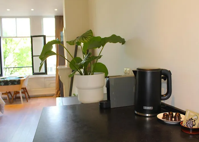 The Canalview Retreat 4* Amsterdam