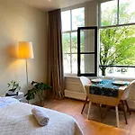 The Canalview Retreat 4* Amsterdam